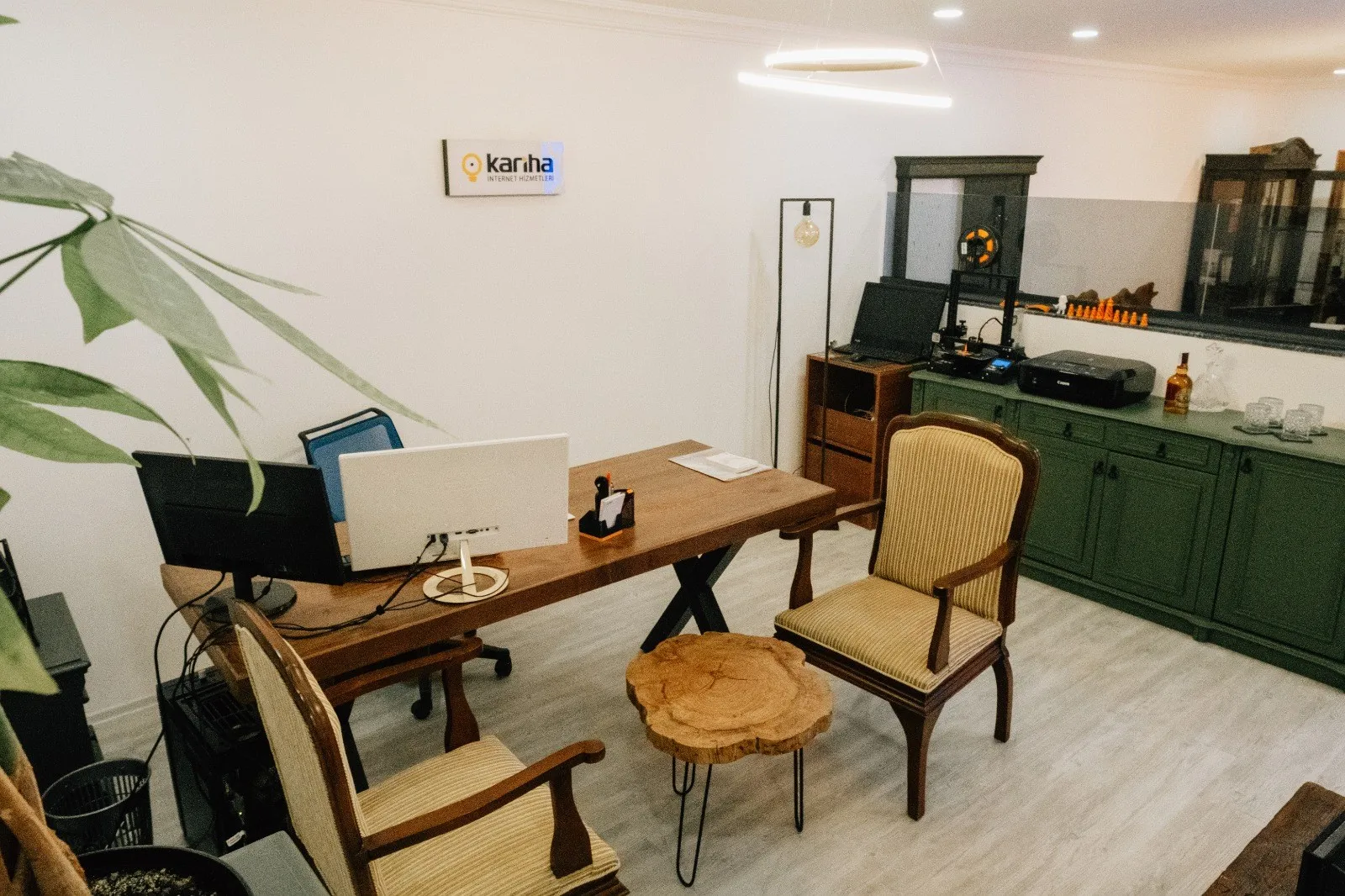 Meeting table